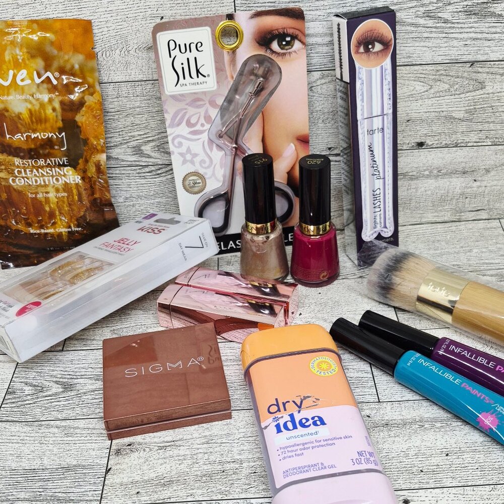 Women's Beauty Bundle Lot of 13